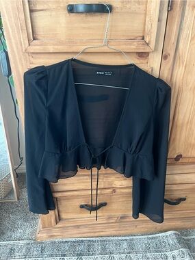 Black Ruffle Tie-Front Long Sleeve Crop Top